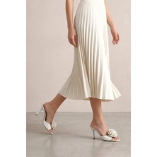 Gökhan Talay Rosalie Esnek Yumuşak Kaymaz Taban (8 Cm) Beyaz Cilt El Yapımı Gül Detaylı Kadın Topuklu Terlik