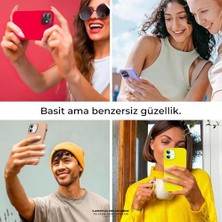 Berry Store 13 ve 14 Uyumlu Özel Ipeksi Dokunuş Hissi Veren Içi Yumuşak Kadife Lansman Silikon Kılıf Kapak (Beyaz)