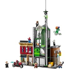 NY Home ǀ Örümcek Adam, Oscorp'a Karşı 76324 – Süper Kahraman Savaşlarını Seven 10 Yaş ve Üzeri Çocuklar Için Interaktif Oyun ve Sergileme Deneyimi Sunan Yapım Seti, Hediye Fikri (808 Parça)