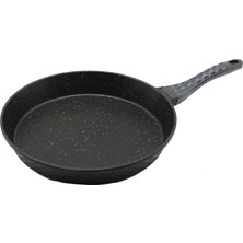 Krm 32CM Döküm Tava Kabartma Piramit Desenli Bakalit Sap=18.2cm Poşetli Ambalaj (5047) Krm