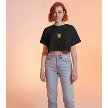Muhtar Store Minimal Sarman Kedi Baskılı Beyaz Crop Tişört Kadın Rahat Kalıp