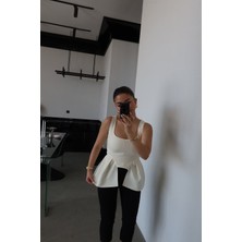 Özge Özgenç Puantiyeli Askılı Bluz