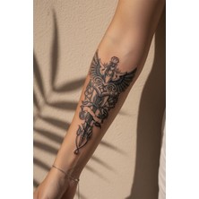 Dövme Kutusu Kanatlı Kılıç ve Elmas Detaylı Gül Dövmesi - Yarı Kalıcı / 1 Ay Kalıcı Tattoo