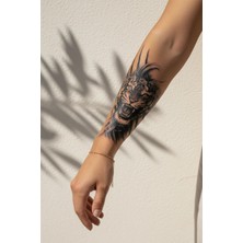 Dövme Kutusu Kükreyen Kaplan ve Dinamik Hatlı Sanatsal Tattoo - Yarı Kalıcı / 1 Ay Kalıcı