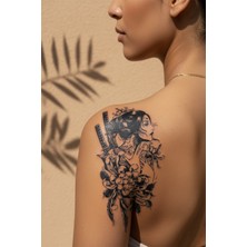 Dövme Kutusu Asya Kadın, Kılıç ve Çiçek Dövmesi – Estetik Güç Tasarımı 1 Ay Kalıcı & Yarı Kalıcı Dövme