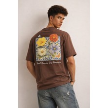 Tarz Cool Erkek Floral Baskılı Tişört – Oversize Fit, Sırt Desenli “small Moments Big Memories”