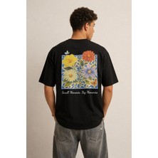 Tarz Cool Erkek Floral Baskılı Tişört – Oversize Fit, Sırt Desenli “small Moments Big Memories”