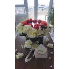 Sabrina Organizasyon Kokulu Mum Çiçek Sepeti ve Pleksi Ayna Yapay Çiçek Modeli Çiçek Sepeti