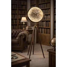 Mars Concept 3 Kademe LED Işıklı Çarklı Tripod Ayaklı Saat -Dünya Haritalı, Eskitme Metal Gövde, Ahşap Ayaklı