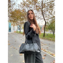 Mabel Suni Deri Kadın Omuz Çantası Iç Astarlı Fermuarlı Üç Gözlü – Şık & Kullanışlı(30×17×12 cm )