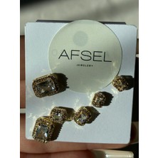 Işıltısıyla Dikkat Çeken Zarif ve Modern Baget Küpe Seti