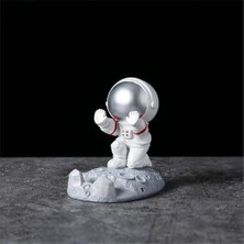 SÜS Astronot Telefon Standı Telefon Tutucu Tablet Standı Ergonomik ve Işinizi Kolaylaştırır Kibar ve Şık Görünümü Ile Tahmininizden Çok Iş Yapar Dekoratif Yapısı Ile Hoş Bir Görüntü Sunar (Gümüş Kafa)