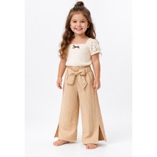 Cumino Lavin 2’li Kız Çocuk Takım – Dantel Detaylı Bluz & Yırtmaçlı Bol Pantolon