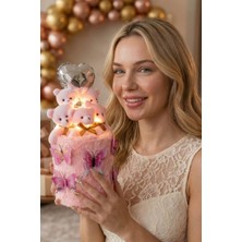 Sole LED Işıklı Pembe Peluş Kutuda 5 Kelebekli, 5'li Ayıcık Buketi – Kalp Balonlu Kelebek Detaylı Silindir | Sevgiliye, Eşe, Kıza Hediye