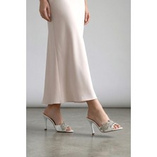 Fiore Ayakkabı Melantha Esnek Yumuşak Kaymaz Taban (8 Cm) Beyaz Cilt Taşlı Yaprak Detaylı Kadın Topuklu Terlik