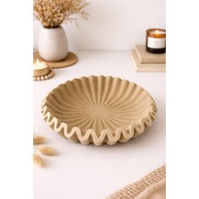 Baalaa Dalgalı Kenar Dekoratif Sunum Tabağı – Modern Minimal Bej Tepsi | Şık Masa & Ev Dekoru