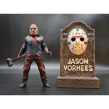 Jason Voorhees Figürü & Jason Voorhees Mezar Taşı Stand Koleksiyon Seti (2'li Set)
