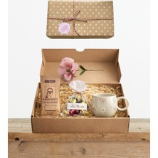 Cihania Store Özel Gün Hediye Kutusu - Kahve Fincanı, Türk Kahvesi, Çikolata ve El Yapımı Çiçek