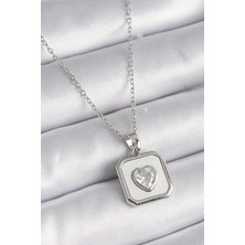 Sylar 316L Çelik Gümüş Renk Kare Madalyon Kalp Zirkon Taş Işleme Kadın Kolye