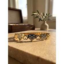 Meneva Aksesuar Kalp Figürlü ve Nazar Boncuğu Detaylı Altın Gold Renk Paslanmaz Çelik Kelepçe