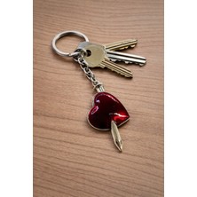 Herşey Nota Kırmızı Kalp Figürlü Metal Anahtarlık Çivi Detaylı Unisex Tasarım