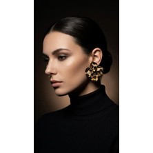 Çiçek Figürlü Leopar Desenli Küpe