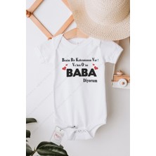 Hediyenza Benim Bir Kahramanım Var ve Ben O’na Baba Diyorum Baskılı Yarım Kollu Bebek Zıbını