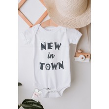 Hediyenza New In Town Baskılı Yarım Kollu Bebek Zıbın