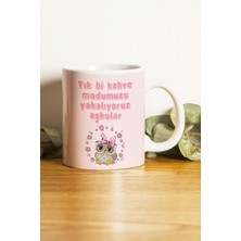 Hediyenza Tık Bi Kahve Modumuzu Yakalıyoruz Aşkolar Motto Baskılı Kupa Bardak / Mug