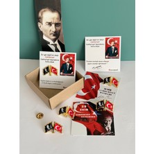 Atatürk ve Türk Bayraklı Yaka Rozeti 29 Ekim Cumhuriyet Bayramı Kartlı Kutulu 5 Adet Hediyelik