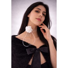 Sed da Exclusive Kırık Beyaz  Gül Detaylı Choker Kolye