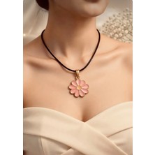 Meneva Aksesuar Retro Esintili Pembe Papatya Kolye