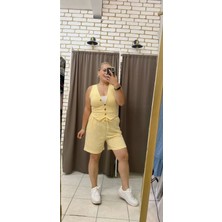 Tuba Toptaş Su Yolu Çizgili Şort