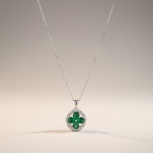 Valmont Accessories Hareketli Uçlu Döner Yeşil Taşlı Kadın Yonca Kolye, 40+5 cm Ayarlanabilir Çelik Kolye