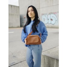 Dilorans Kadın Minimalist Çapraz Askılı Omuz Çantası – Siyah, Taba, Lacivert Renk Seçenekleriyle