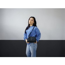 Dilorans Kadın Minimalist Çapraz Askılı Omuz Çantası – Siyah, Taba, Lacivert Renk Seçenekleriyle