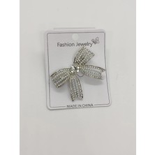 Cadde Dükkanı Kurdele Figürlü Taşlı Silver Renk Broş