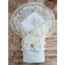 Senka Örgü Tericotton Taç Nakışlı Incili Güpür Çift Fiyonk Güpür Trilüks Kundak Bebek Battaniyesi Ekru