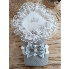 Senka Örgü Tericotton Taç Nakışlı Incili Güpür Çift Fiyonk Güpür Trilüks Kundak Bebek Battaniyesi Gri