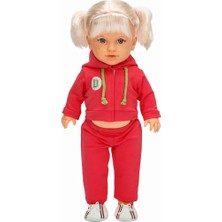 Mrspancer 026243 - Kırmızı Eşofmanlı Bebek Miniklerin Spor Arkadaşı Oyuncak Bebek 45 cm