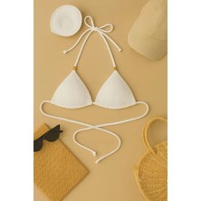 Moda Şahsenem Kadın Beyaz Pedli Üçgen Bikini Üstü Halter Bağlamalı Aksesuarlı