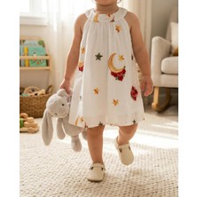 Dmb Kız Çocuk Beyaz Nakışlı Elbise – Ay Yıldız Desenli Şık Yazlık %100 Pamuklu Çocuk Elbisesi