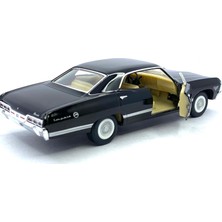 Kinsmart 1/32 Ölçekli Çekbırak 1967 Chevrolet İmpala Siyah Metal Araç Detaylı Tasarım