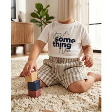 Mutlu Bebe Erkek Çocuk 2’li Takım – %100 Pamuk Baskılı Tişört & Çizgili Şort Yazlık Bayramlık Rahat Kombin