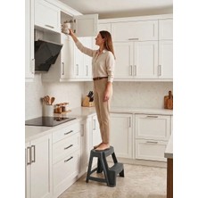 Antrasit, Plastik Basamaklı Tabure – Kaymaz Yüzeyli, Dayanıklı ve Taşınabilir