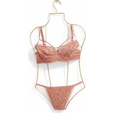 Gül Öfekler Dantel Detaylı Şık Sütyen & Külot Takımı – Pudra