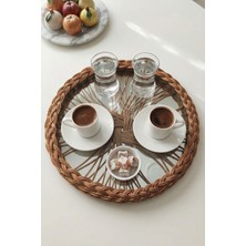 AkanArt Studio Cam Tabanlı Rattan Çerçeveli Yuvarlak Sunum Tepsisi – Hasır Dekoratif Tepsi Kahve