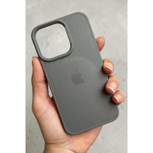 ProNorth IPhone 12 - 12 Pro Uyumlu Kılıf Logolu Karbon Görünümlü Kablosuz Şarj Destekli Silikon Kapak