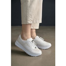 ZOE3tr Kadın Beyaz Bağcıklı Kalın Düz Taban Rahat Günlük Spor Ayakkabı