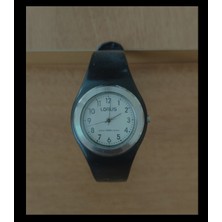 Kadın Saati Lorus – 10 Atm Su Geçirmez, Japon Estetiğinin Bilekte Fısıldadığı Çekiciliğin Yankısı (Garantili Teşhir)